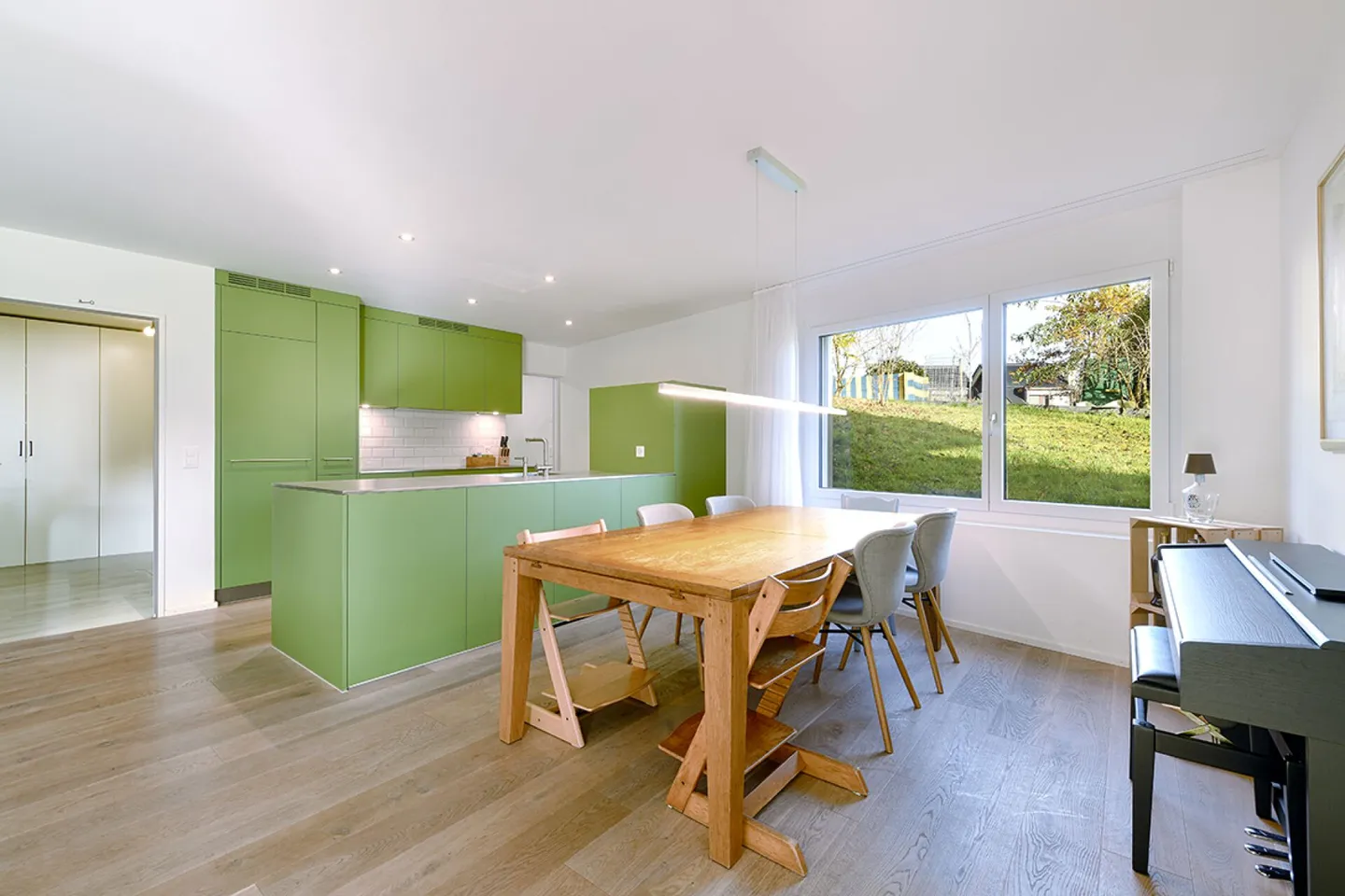 4.5-room garden apartment in a quiet, sunny location, with two versatile additional rooms - Photo 4 of 14