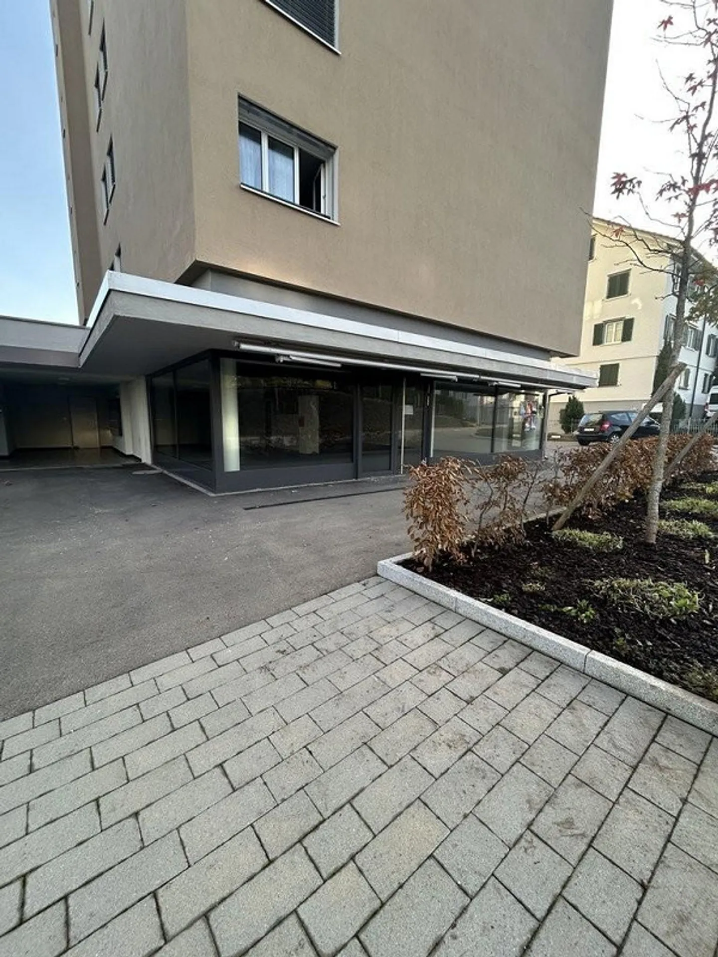 Attractive commercial property in prime location in Wittenbach - Photo 3 of 10