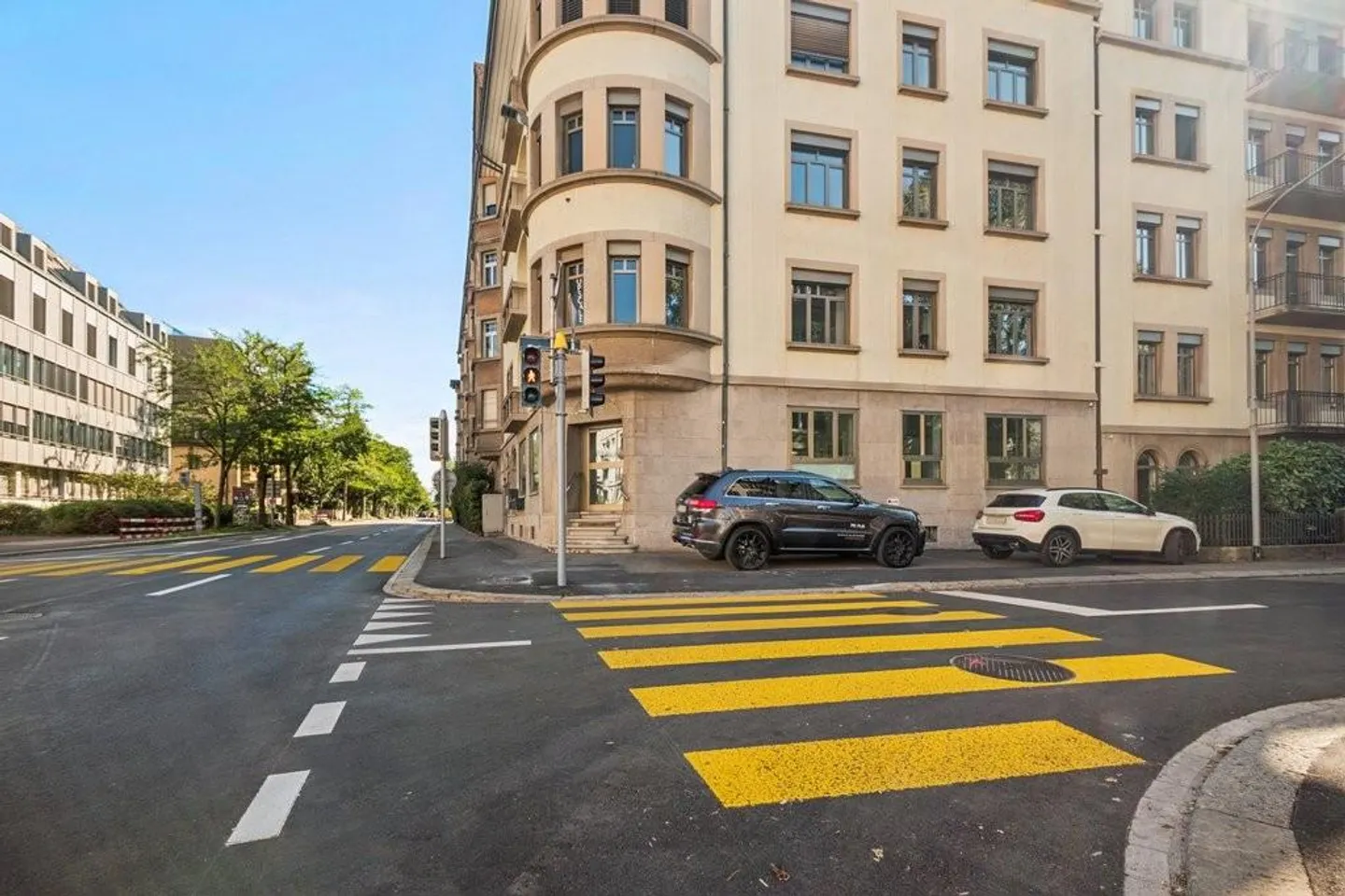 Spazio commerciale moderno con accessibilità ottimale e vicinanza al lago - Foto 1 di 11