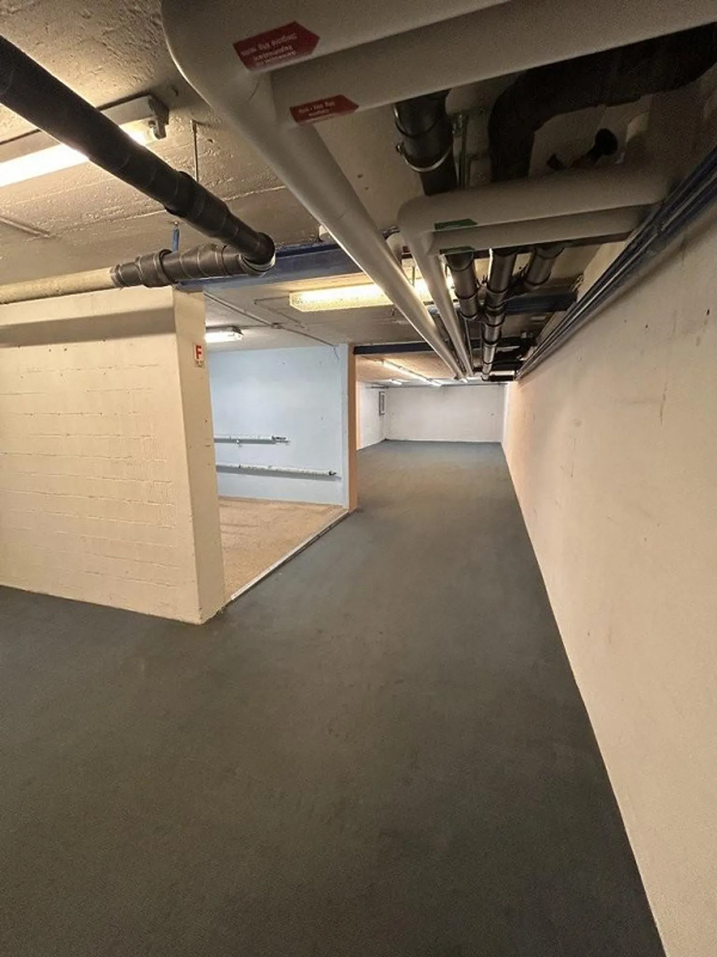 Attractive commercial property in prime location in Wittenbach - Photo 7 of 10