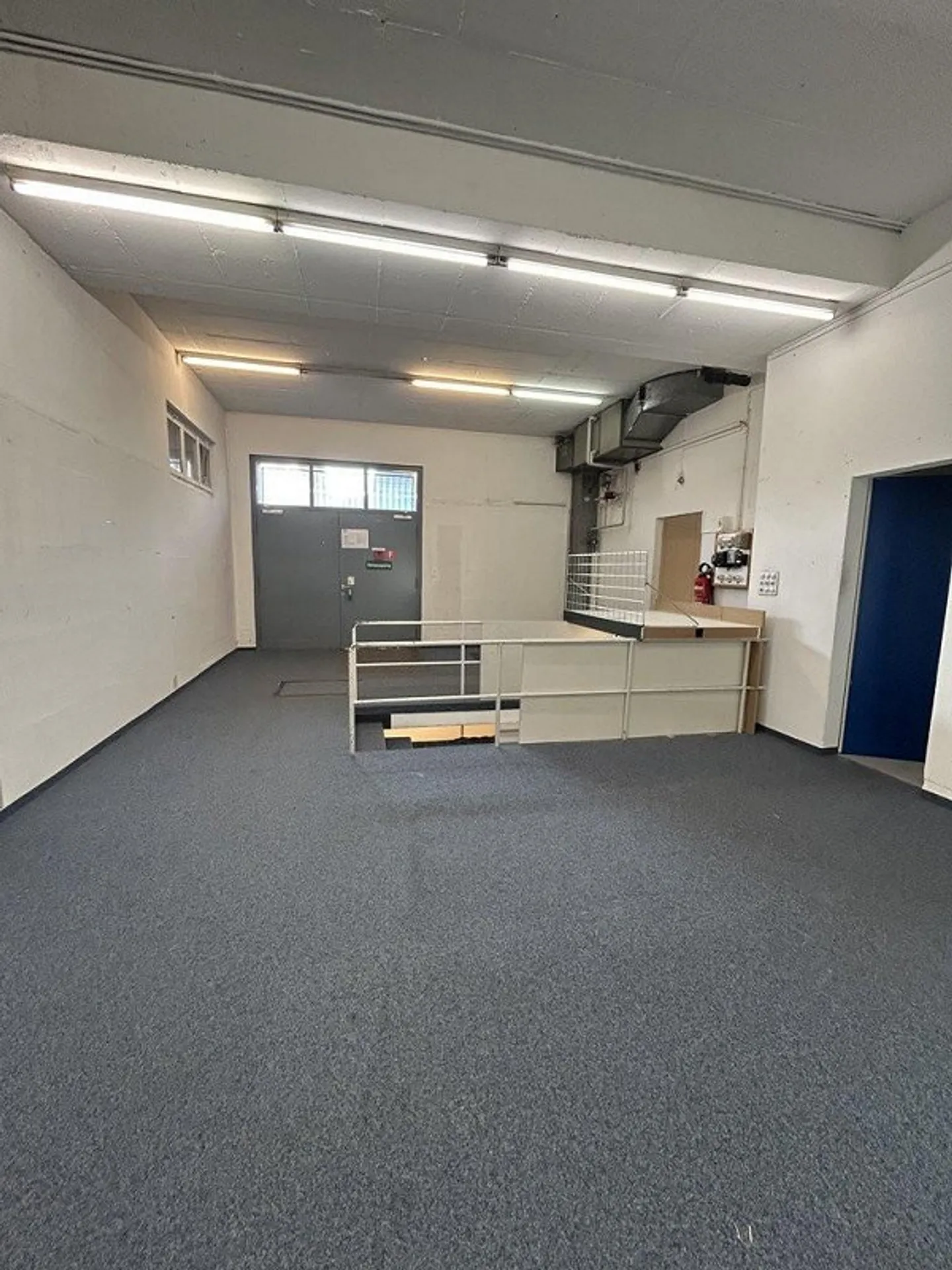 Attractive commercial property in prime location in Wittenbach - Photo 5 of 10