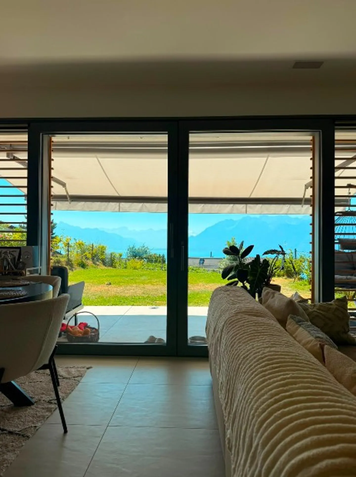 Sublime 3.5-room apartment with garden, terrace and view of Lake Geneva - Photo 1 of 11