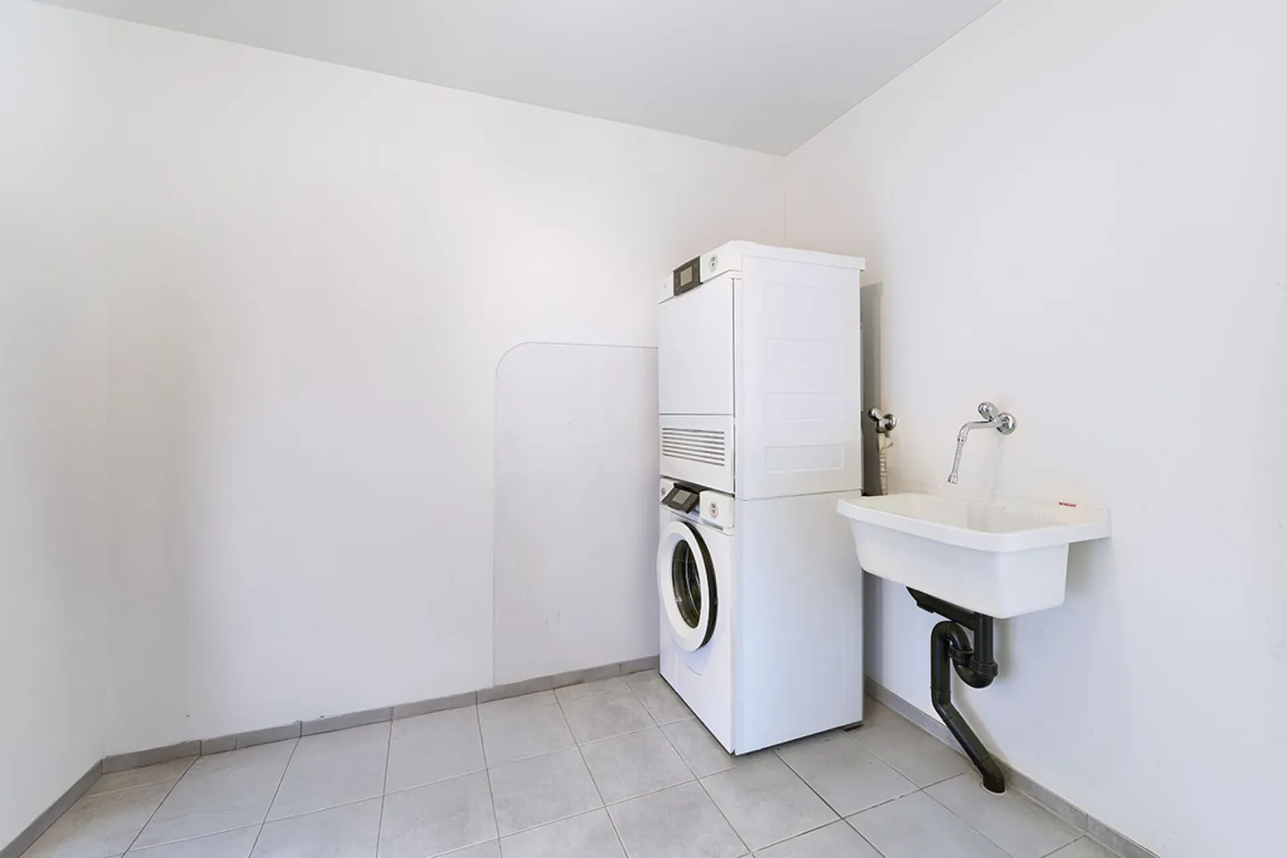 4.5-room garden apartment in a quiet, sunny location, with two versatile additional rooms - Photo 12 of 14