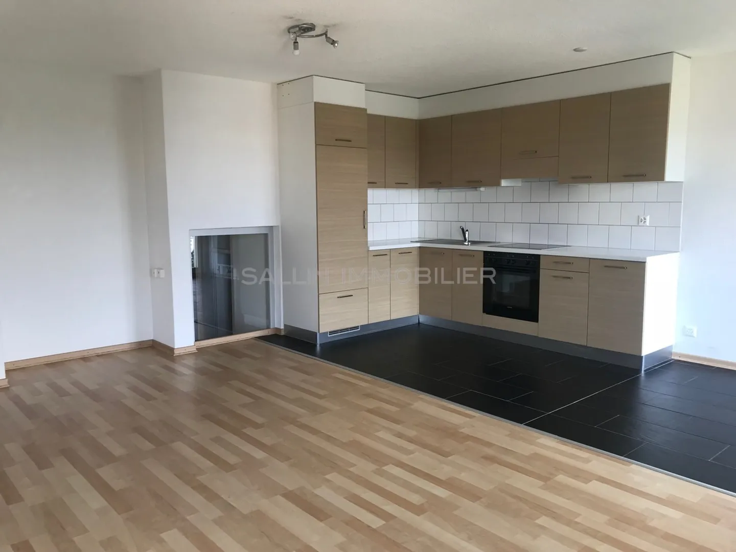 APPARTEMENT DE 3 PIECES DANS UN QUARTIER FAMILIAL - Photo 2 of 8