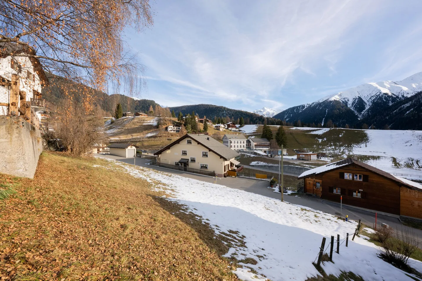 Terrain à bâtir pour résidences principales avec bâtiment stable - Photo 3 sur 9