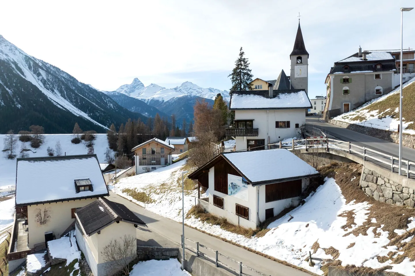 Terrain à bâtir pour résidences principales avec bâtiment stable - Photo 4 sur 9