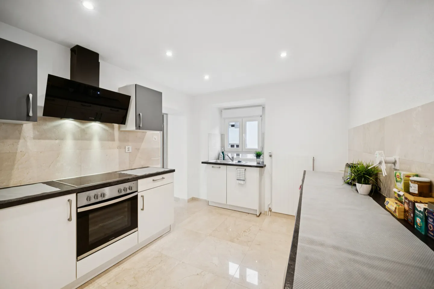 Casa con due appartamenti nel cuore del villaggio di Môtiers - Foto 11 di 12