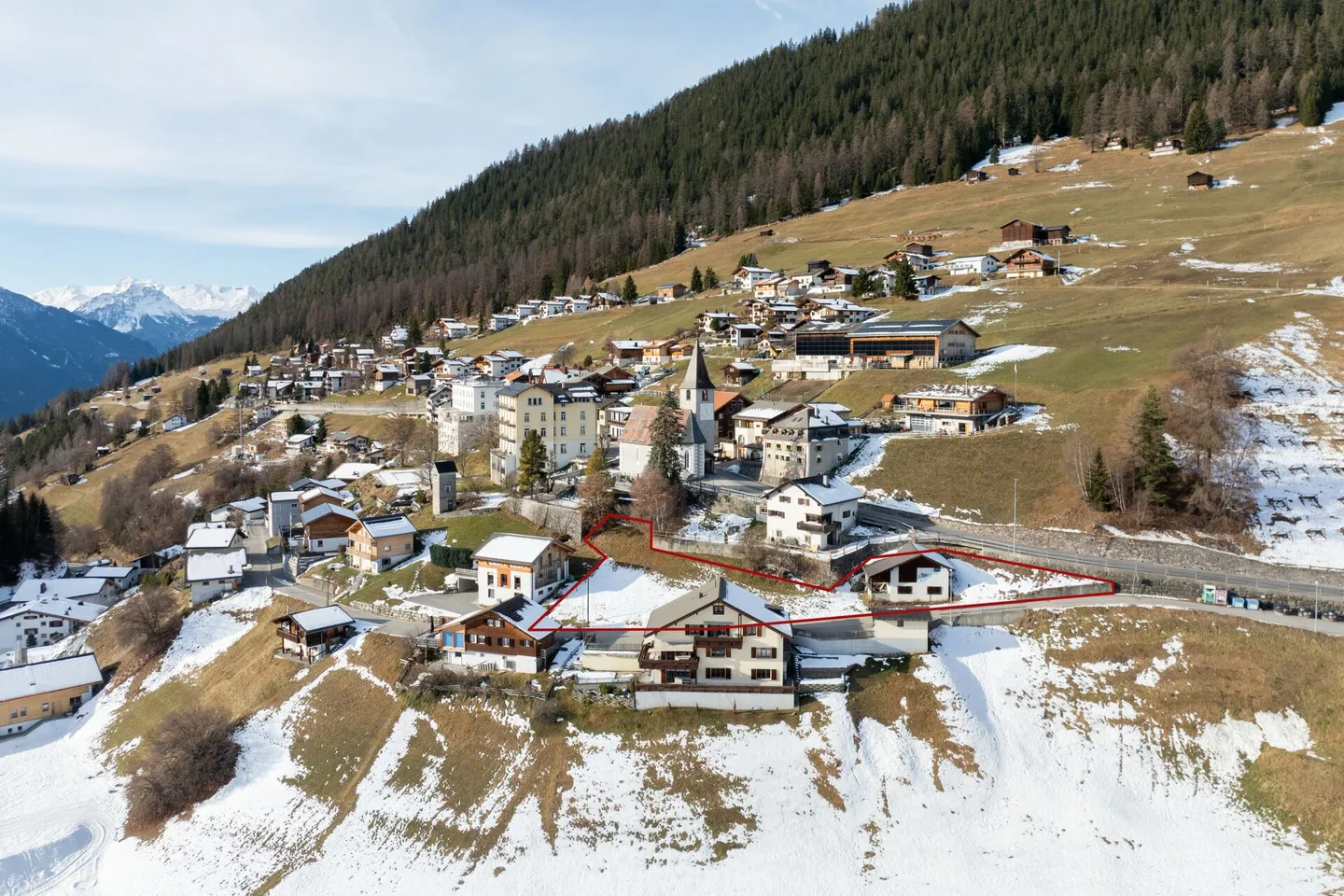 Terrain à bâtir pour résidences principales avec bâtiment stable - Photo 1 sur 9