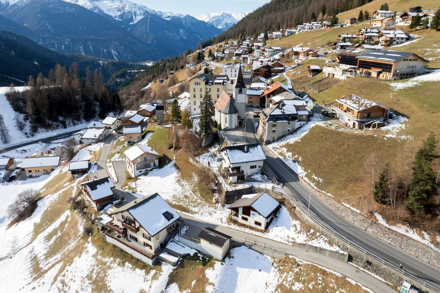 Terrain à bâtir pour résidences principales avec bâtiment stable - Photo 8 sur 9