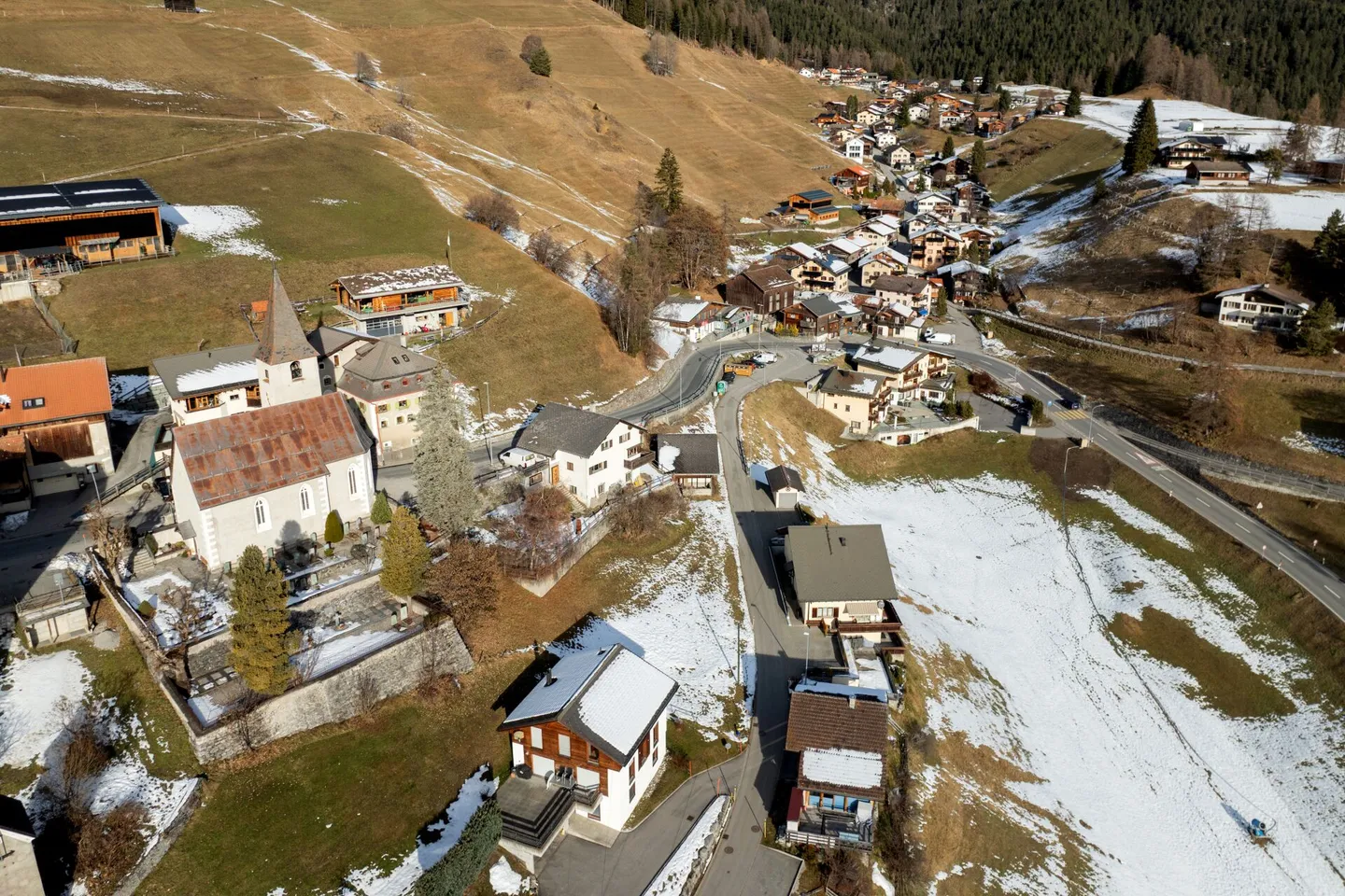 Terrain à bâtir pour résidences principales avec bâtiment stable - Photo 9 sur 9