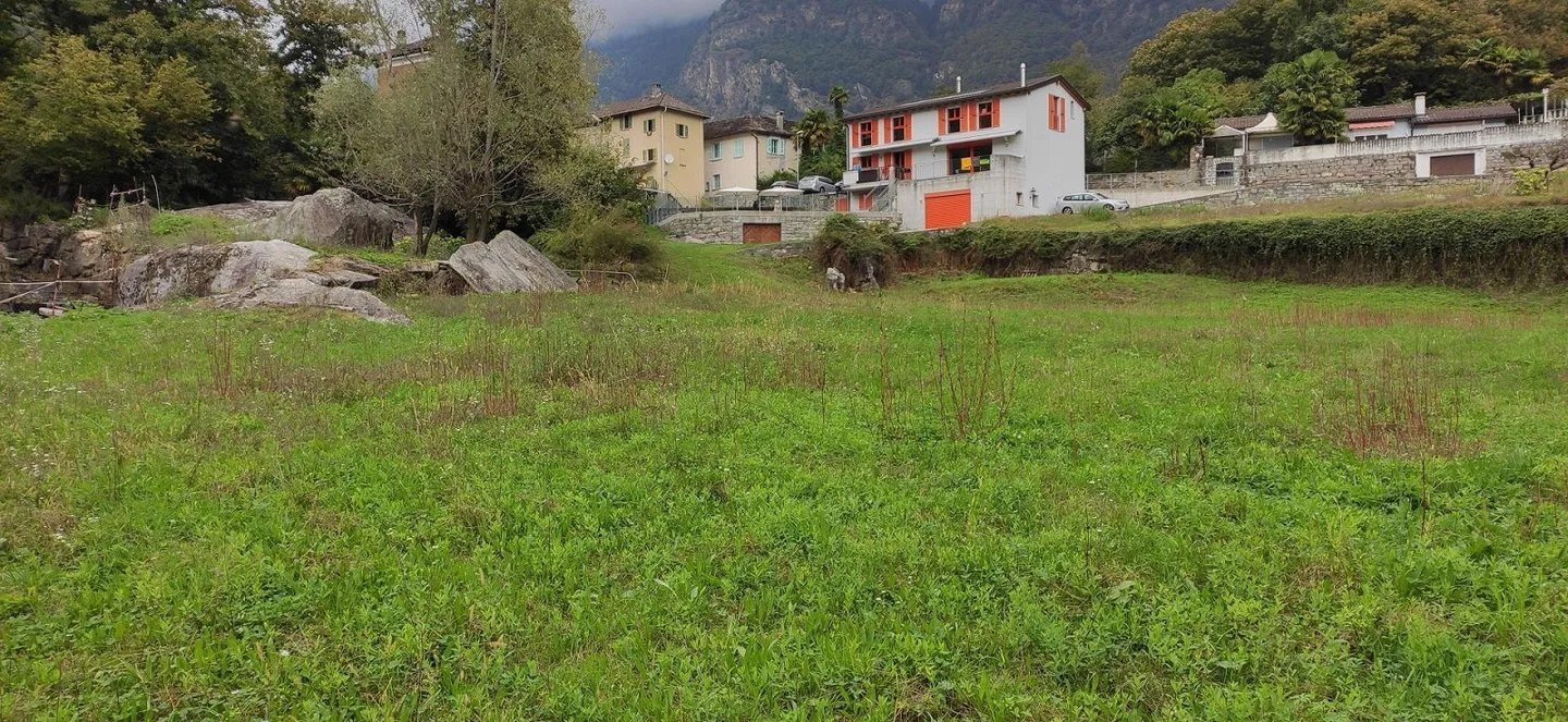 Terreno edificabile soleggiato - Foto 9 di 12