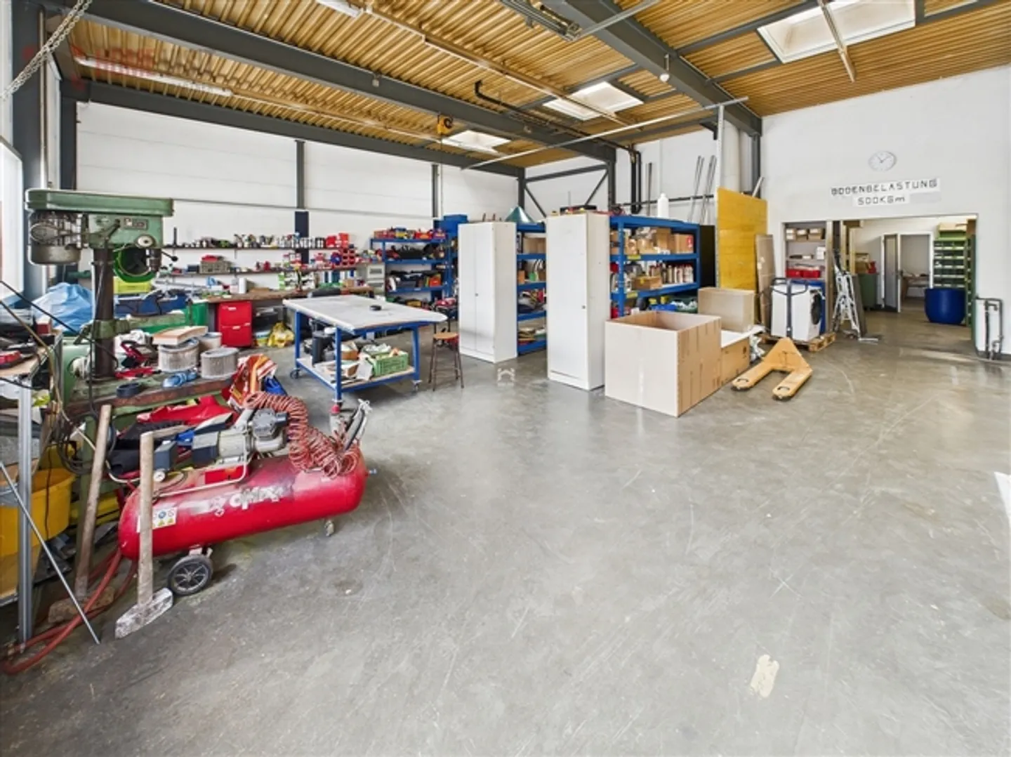 Top location in Gunzgen – Residential & commercial building with yield potential - Photo 4 of 14