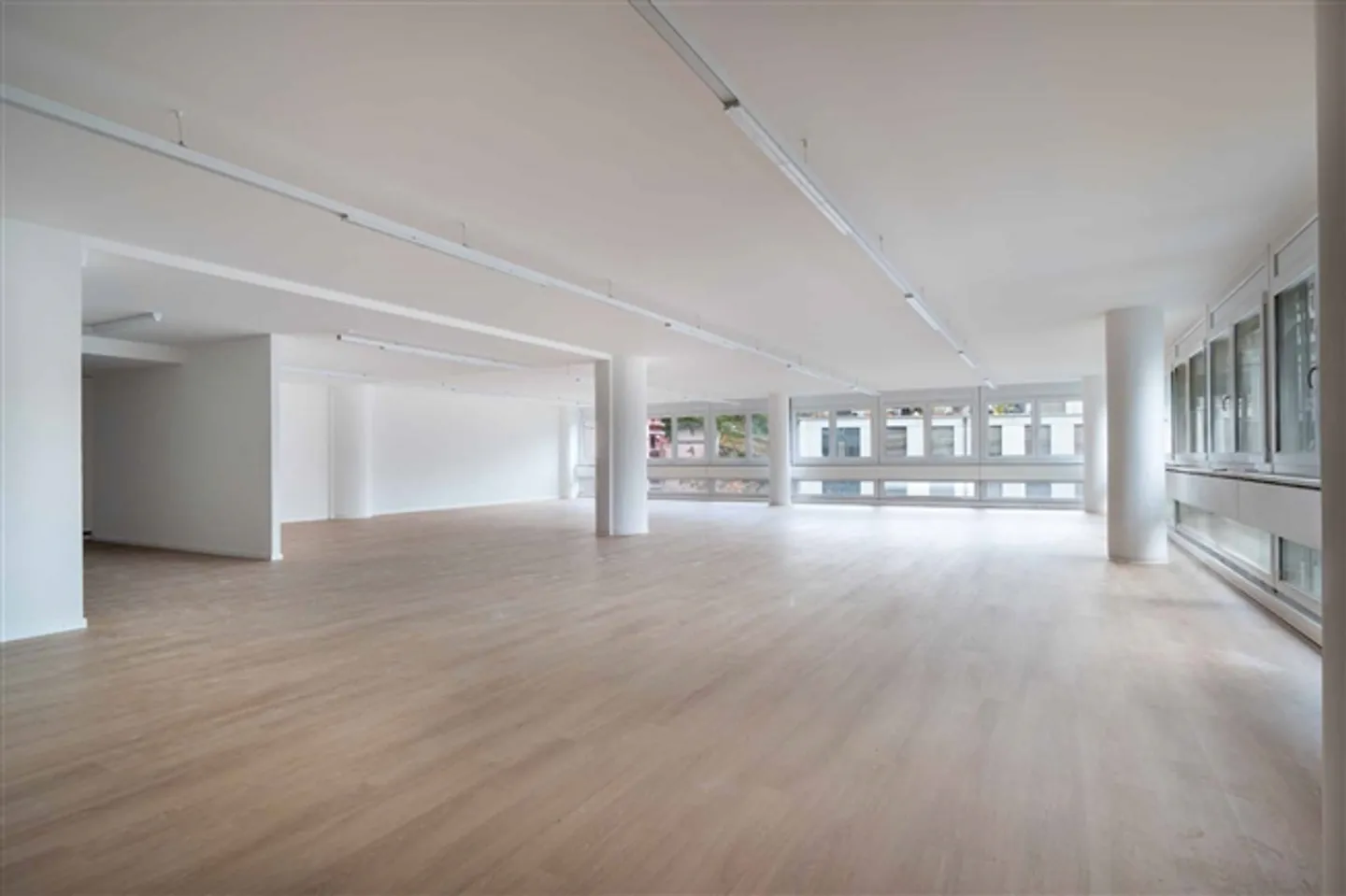 125 m² and 202 m² – magnificent offices in the center of Lausanne, completely renovated - Photo 2 of 5