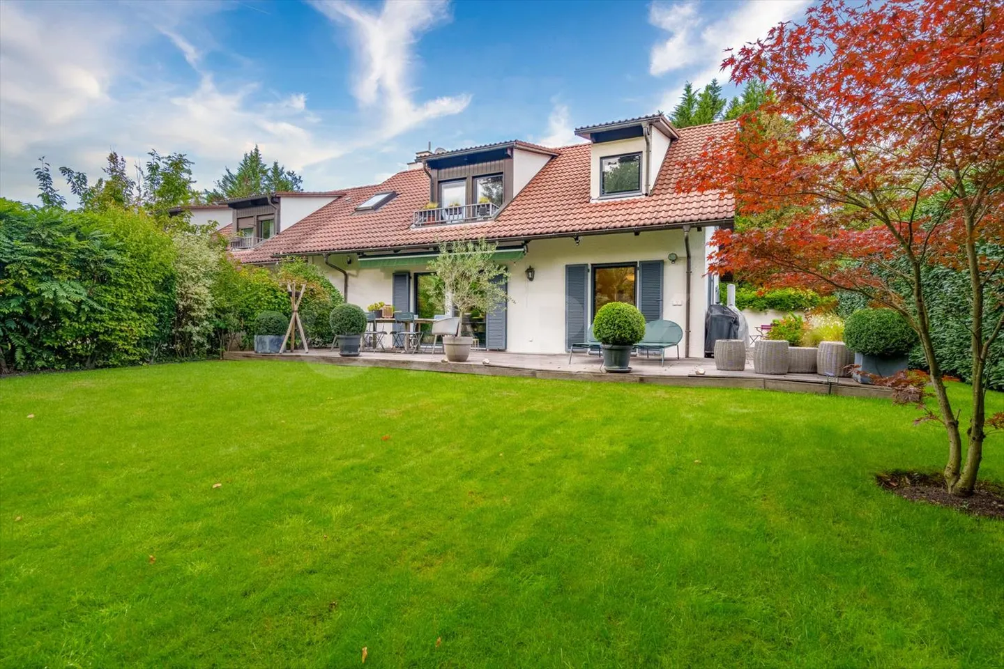 Maison contiguë 8.5 pièces - Photo 1 sur 13