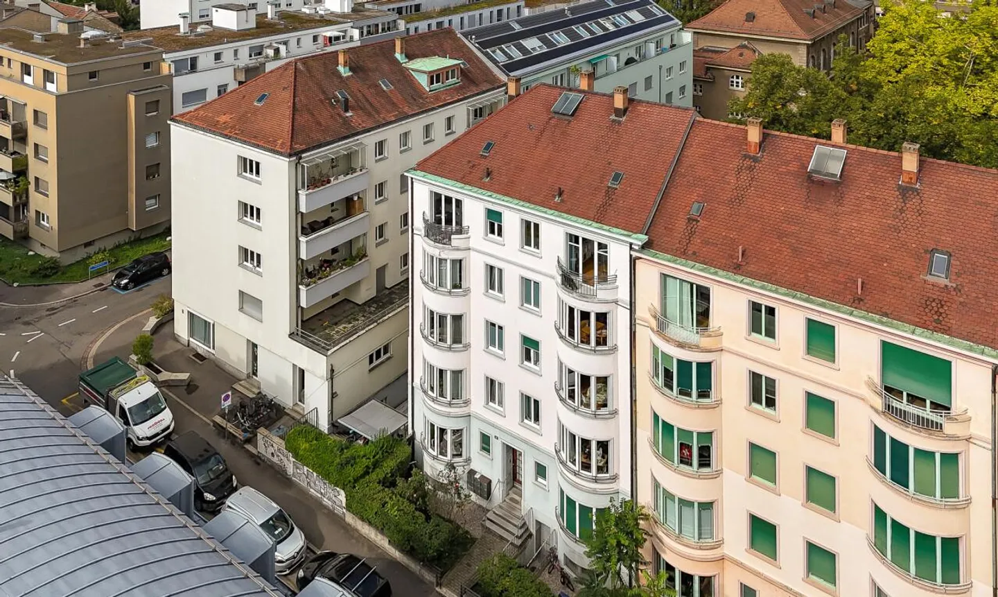 Attractive multi-family house with 9 apartments and development potential - Photo 4 of 13