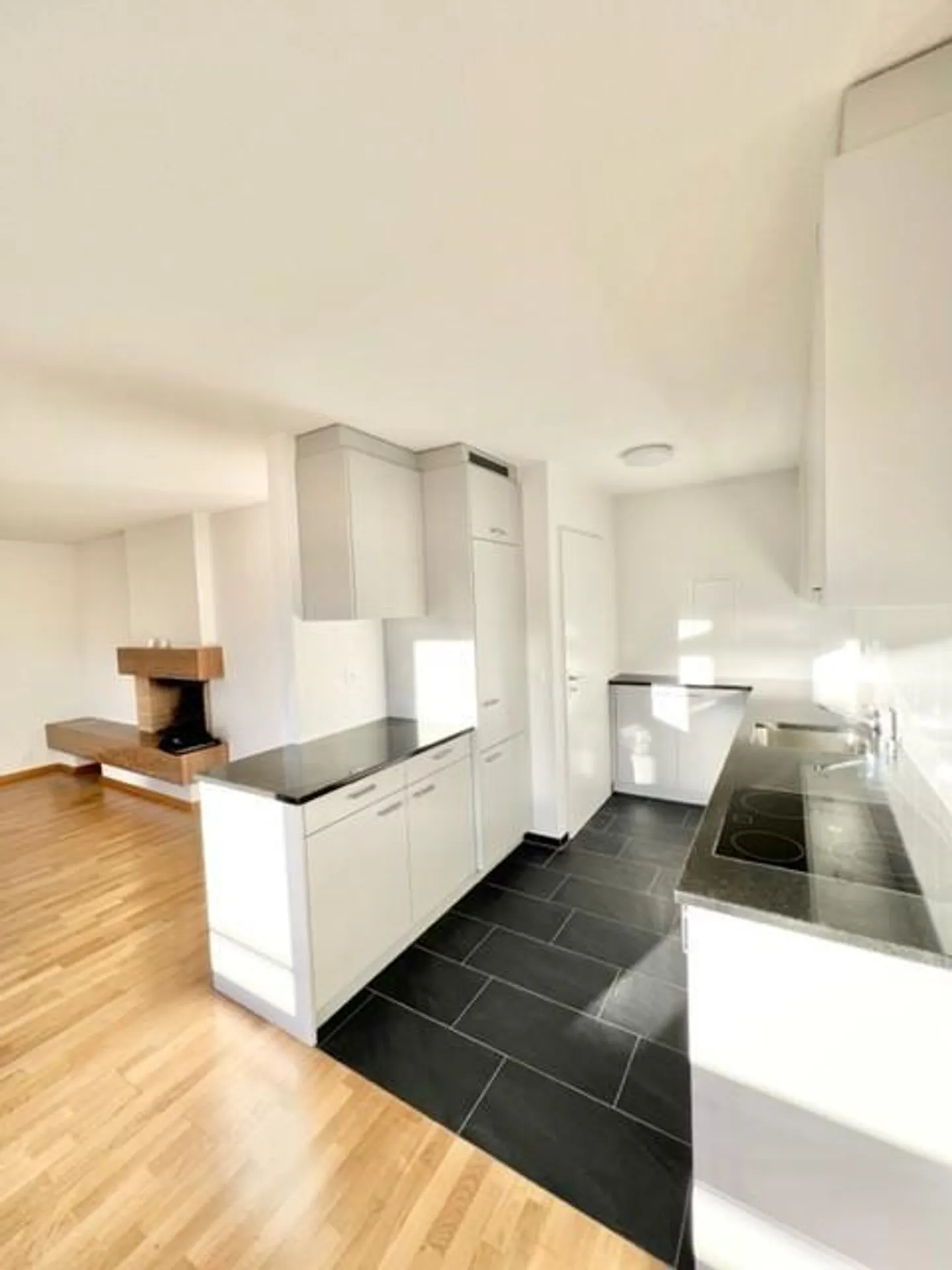 Appartement lumineux dans un quartier calme - Photo 3 sur 8