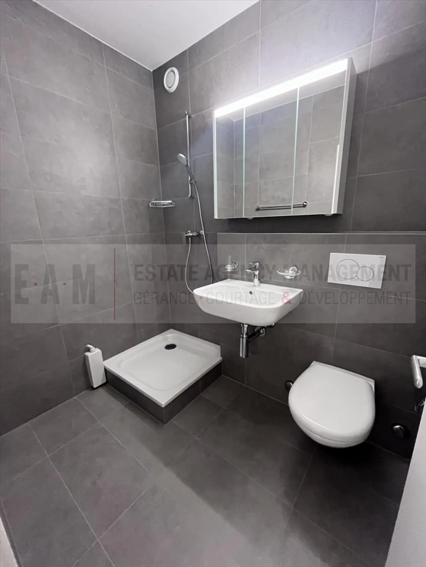 Apartment for rent - Photo 2 of 3