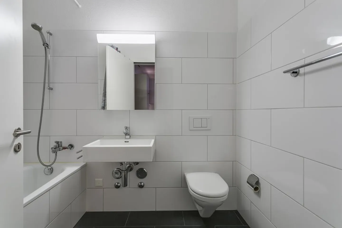 Modern 2 1/2 room apartment in the center of Zug - Photo 3 of 11