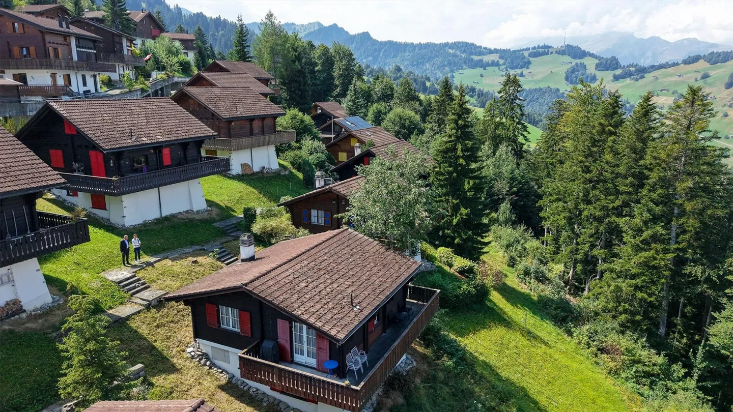 Chalet de 4,5 pièces avec balcon panoramique à vendre à Grüsch - Photo 5 sur 13