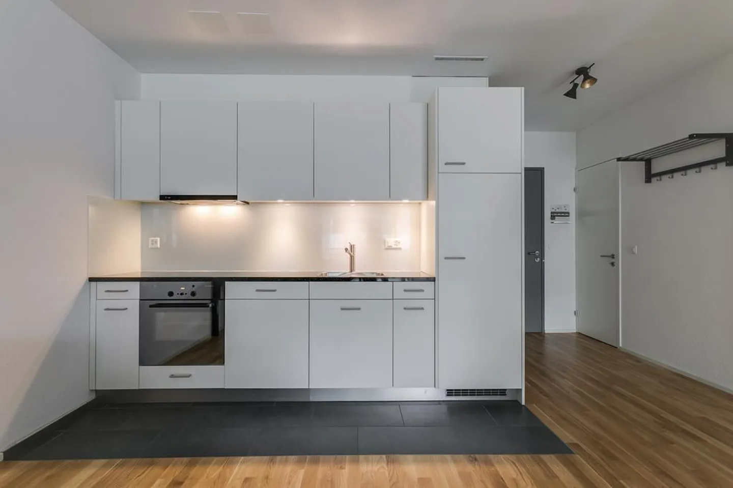 Modern 2 1/2 room apartment in the center of Zug - Photo 4 of 11