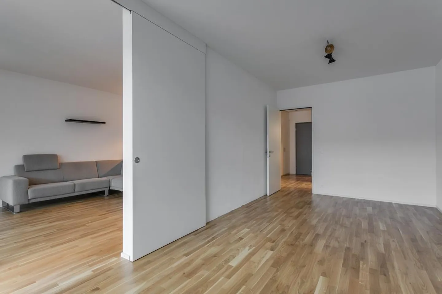 Modern 2 1/2 room apartment in the center of Zug - Photo 2 of 11