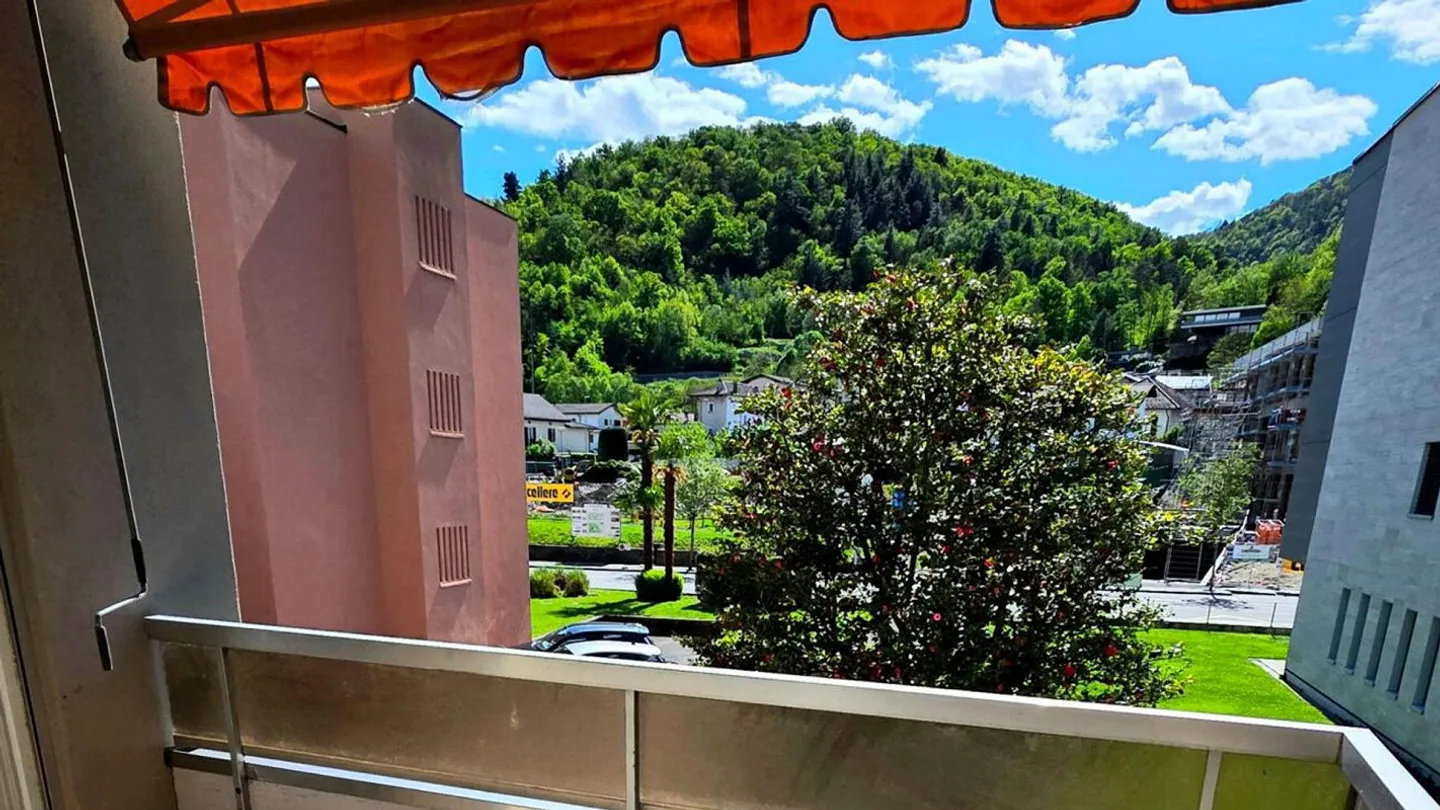Un angolo di luce a Losone, pronto a diventare casa! | Helle Wohnung 2.5 Bergblick im Herzen von Losone - Foto 2 di 7