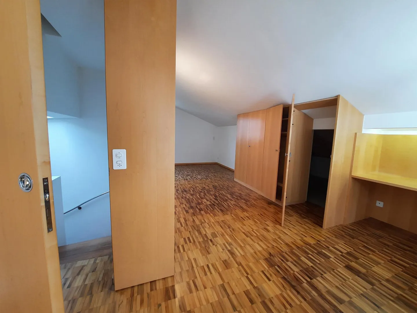 Appartamento attico tranquillo di 5 stanze - Foto 16 di 26