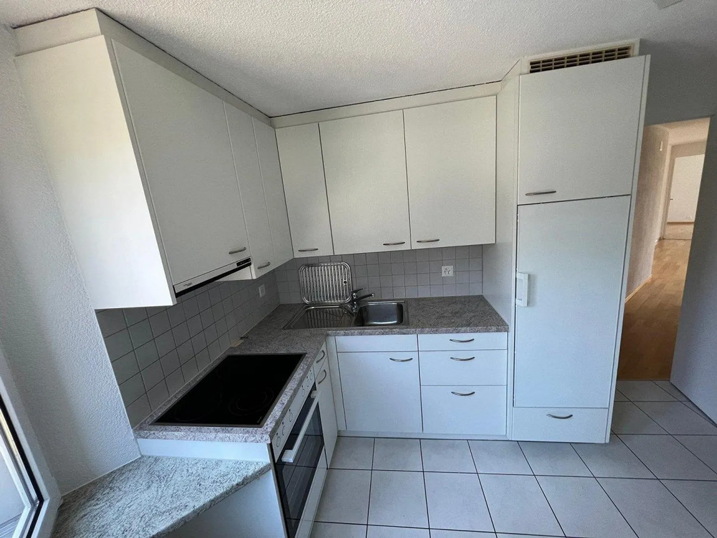 Appartamento soleggiato di 4 stanze nella comunità fiscalmente vantaggiosa di Hergiswil NW - Foto 2 di 11