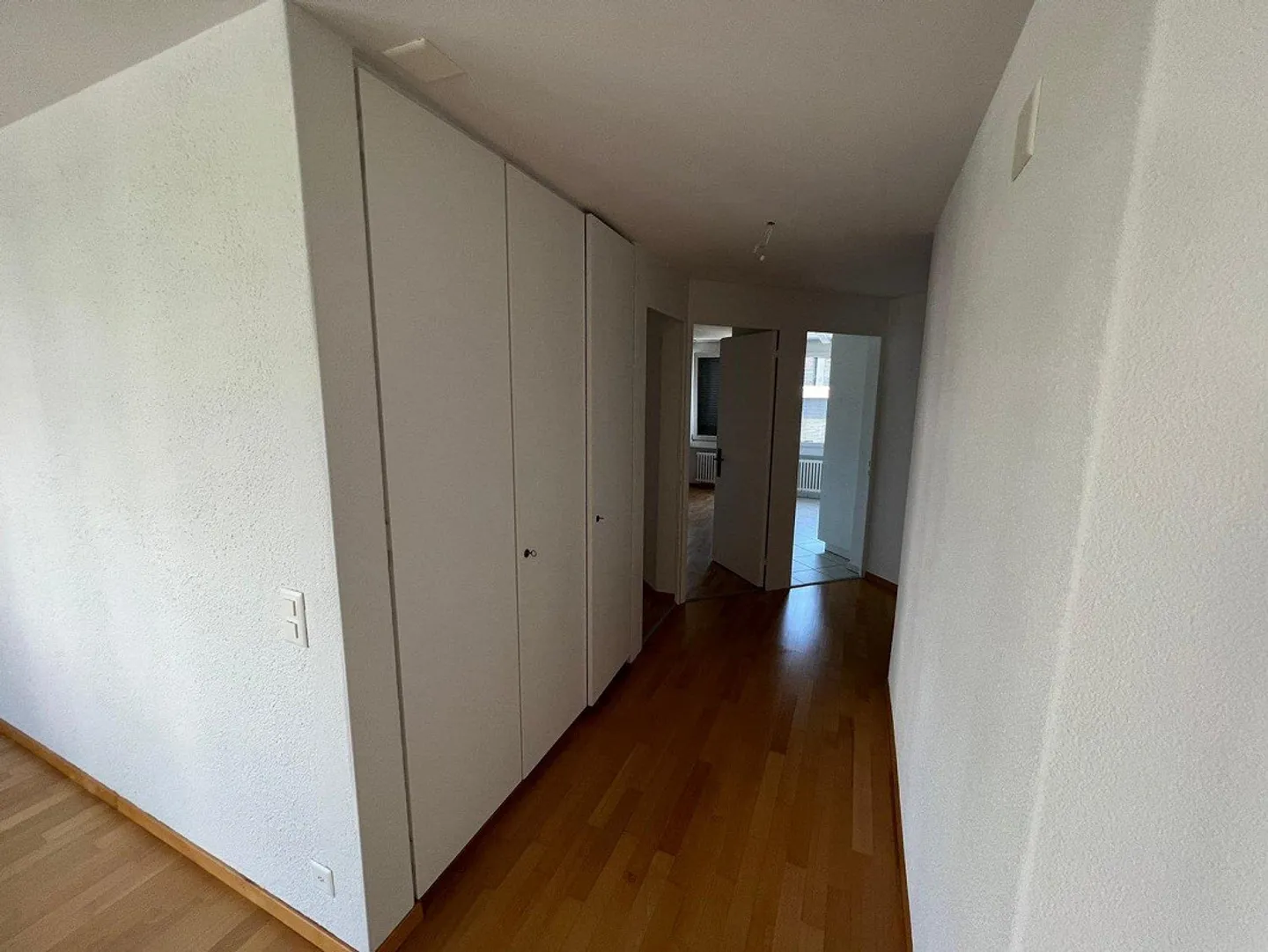 Appartamento soleggiato di 4 stanze nella comunità fiscalmente vantaggiosa di Hergiswil NW - Foto 7 di 11