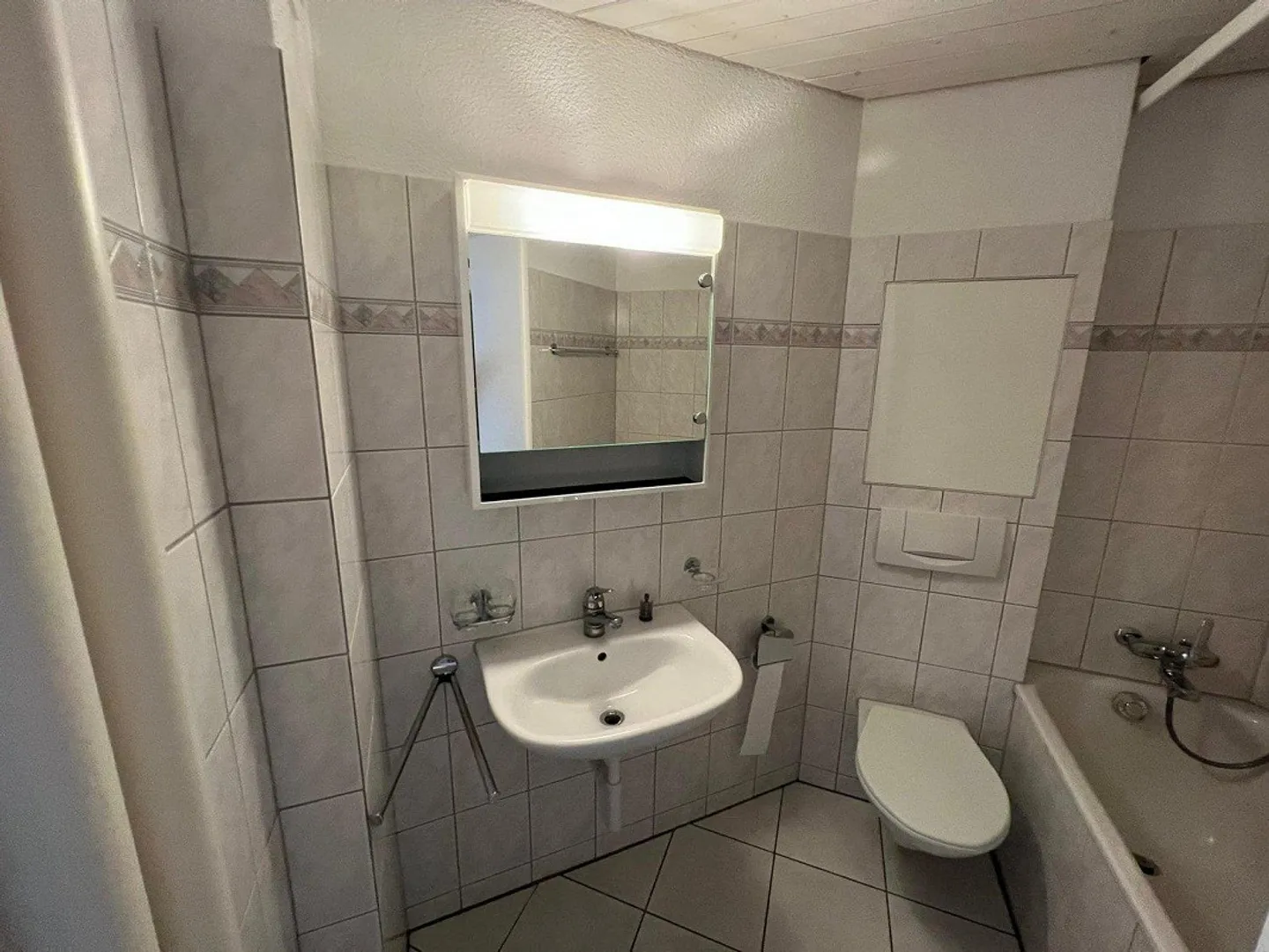 Appartamento soleggiato di 4 stanze nella comunità fiscalmente vantaggiosa di Hergiswil NW - Foto 10 di 11