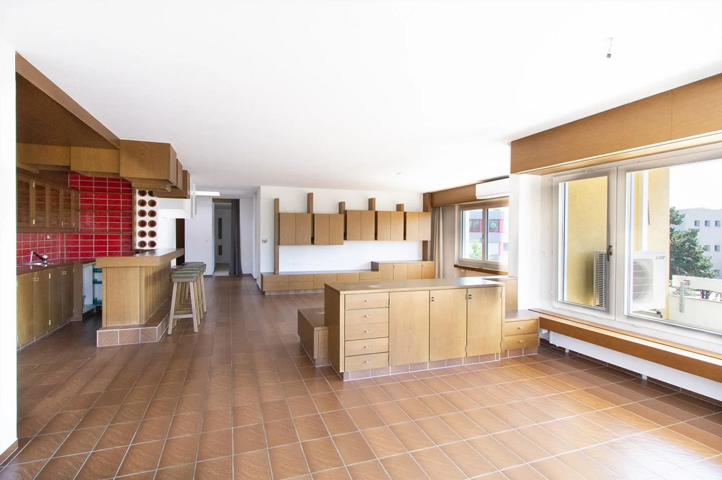 Spacious 5.5-room penthouse with magnificent views in Kleindöttingen - Photo 1 of 11