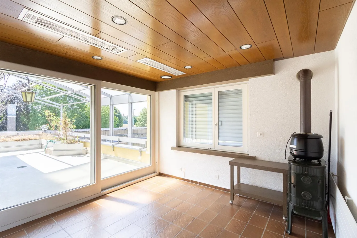 Spacious 5.5-room penthouse with magnificent views in Kleindöttingen - Photo 10 of 11