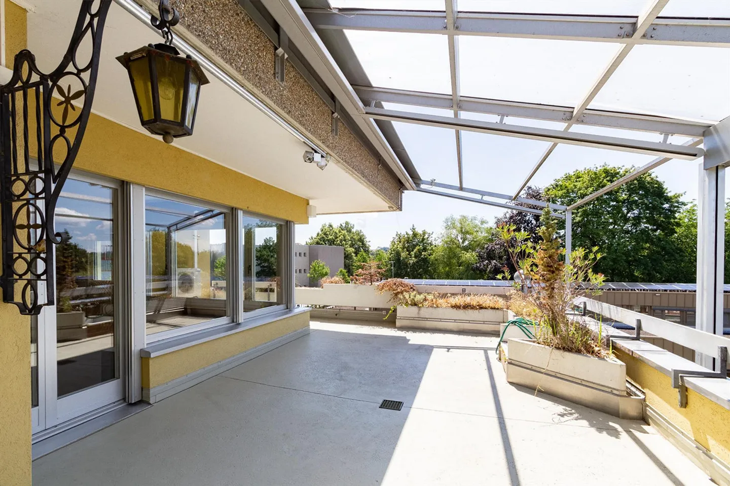 Spacious 5.5-room penthouse with magnificent views in Kleindöttingen - Photo 11 of 11