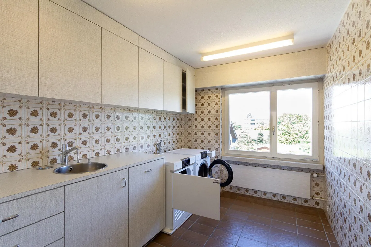 Spacious 5.5-room penthouse with magnificent views in Kleindöttingen - Photo 6 of 11