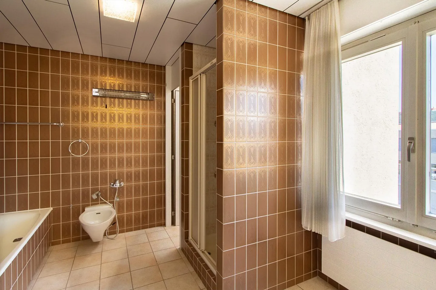 Spacious 5.5-room penthouse with magnificent views in Kleindöttingen - Photo 7 of 11