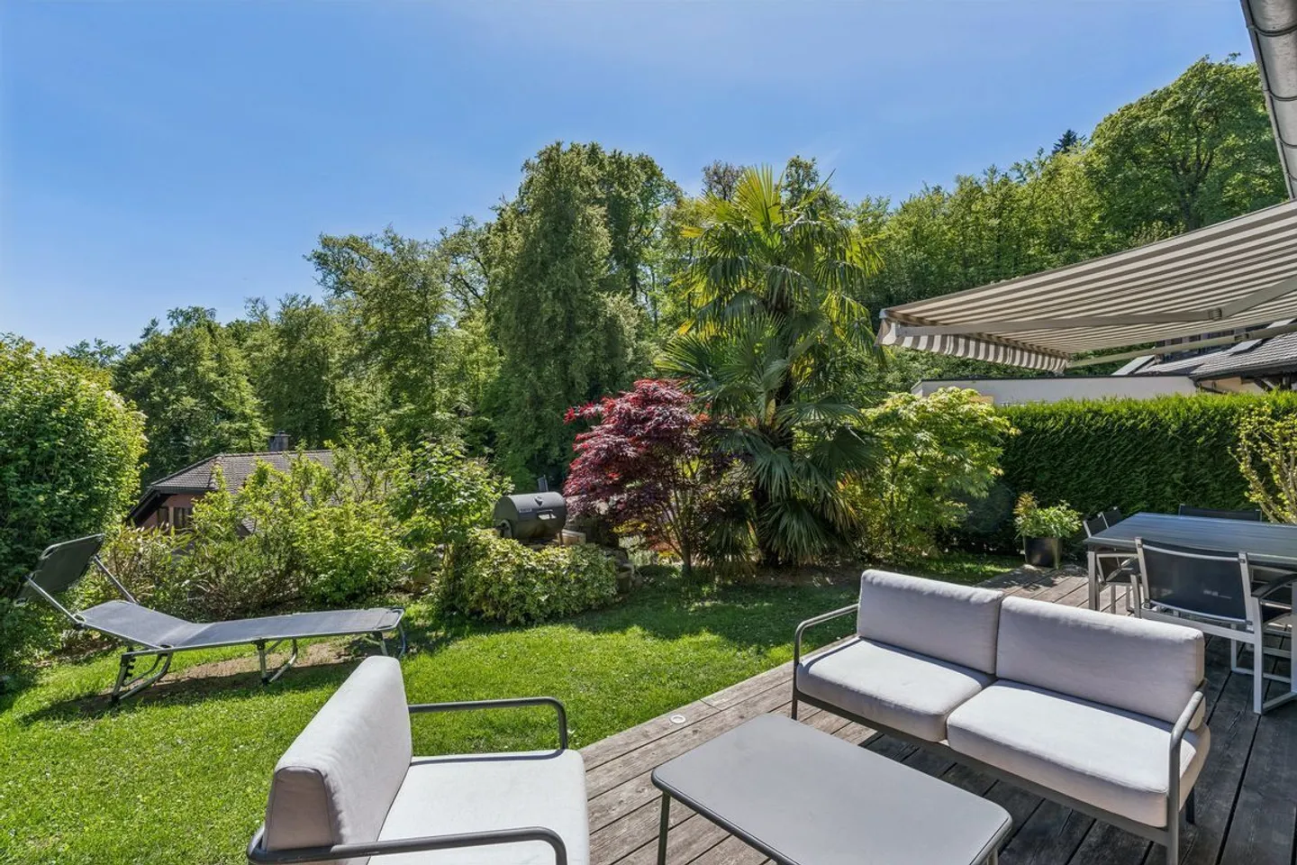 Villa with breathtaking lake view in a preferred neighborhood in Bevaix - Photo 1 of 11
