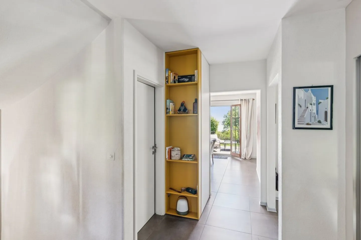 Villa with breathtaking lake view in a preferred neighborhood in Bevaix - Photo 6 of 11
