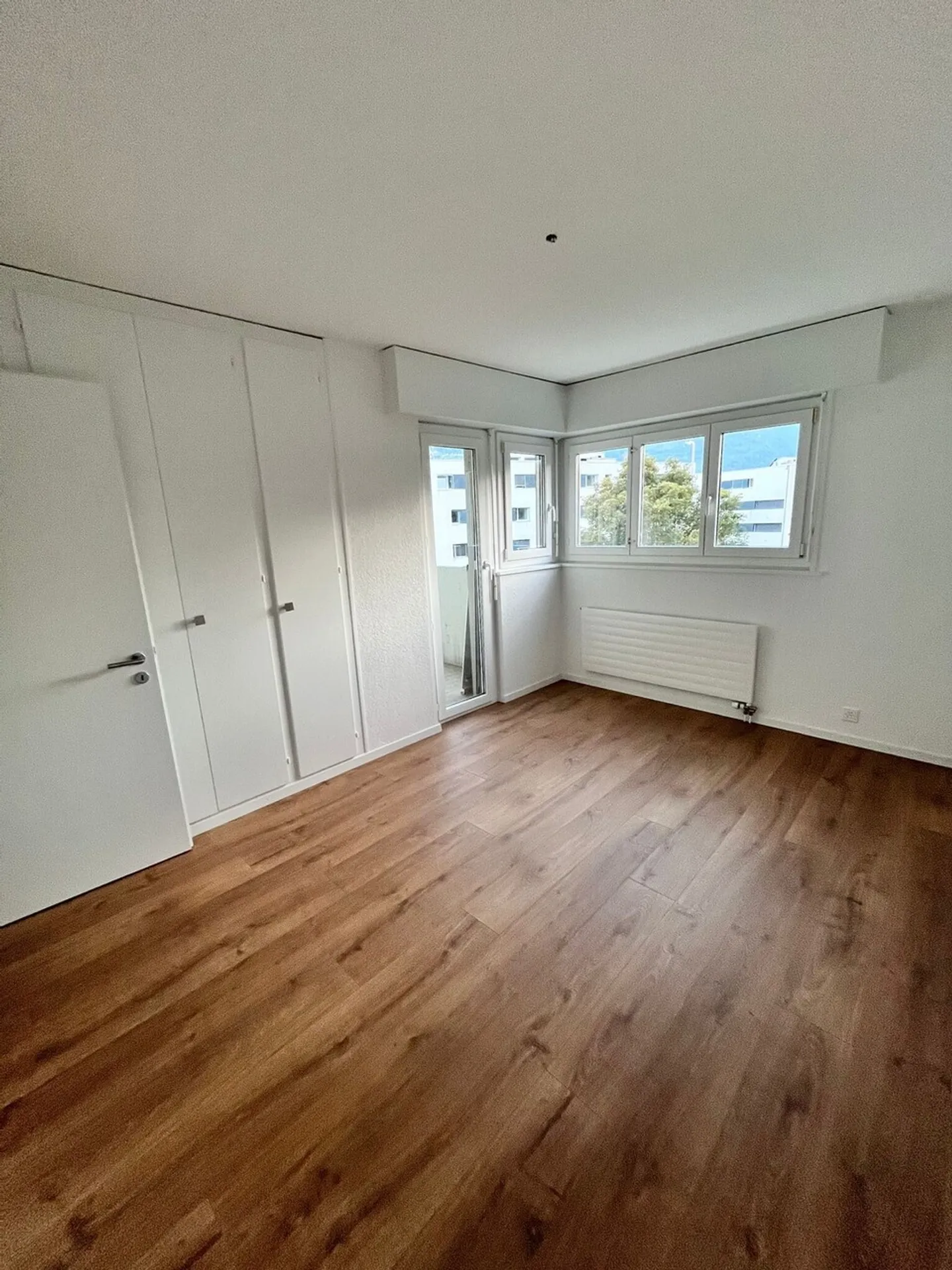 Élégant 3.5 pièces rénové avec balcon et vue dégagée à Sion - Photo 4 sur 7