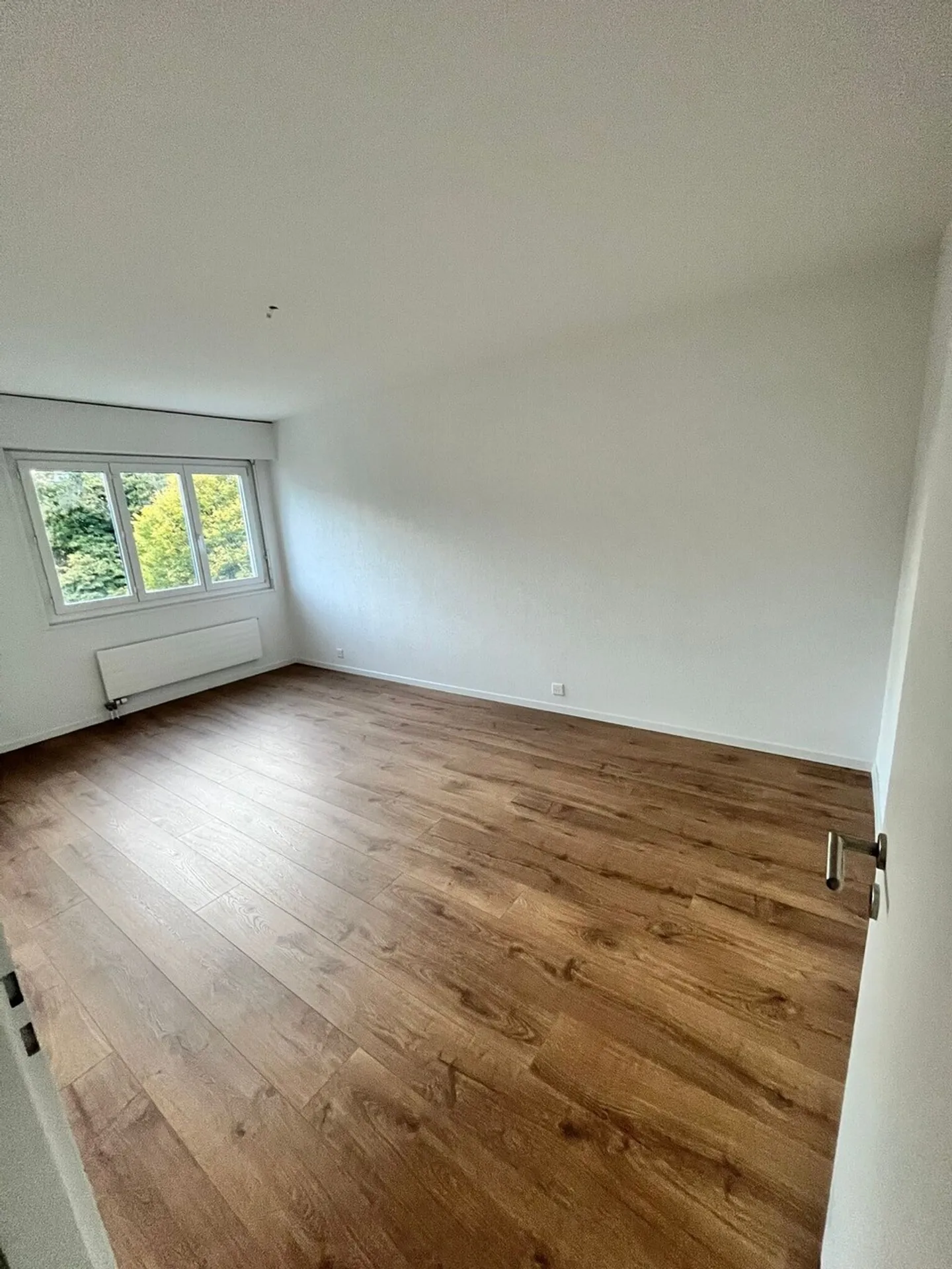 Élégant 3.5 pièces rénové avec balcon et vue dégagée à Sion - Photo 5 sur 7