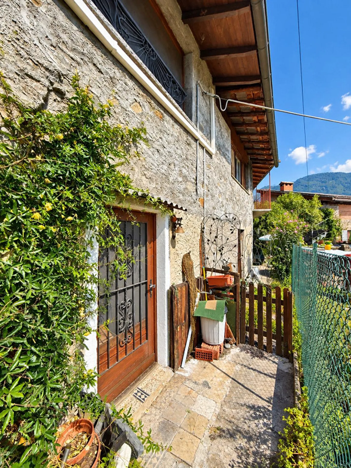 Maison rustique de 4 pièces à rénover - Photo 2 sur 10