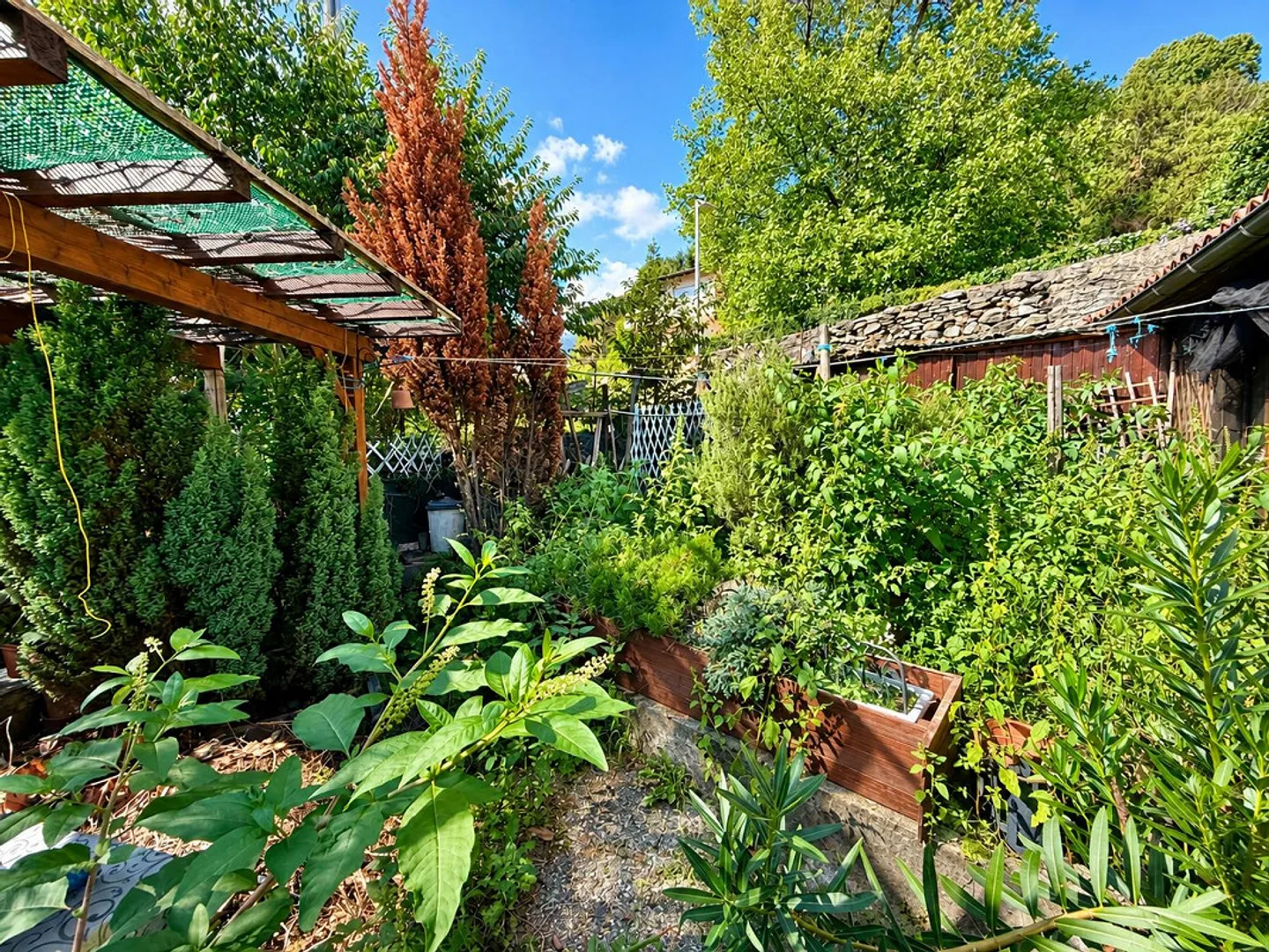 Maison rustique de 4 pièces à rénover - Photo 3 sur 10