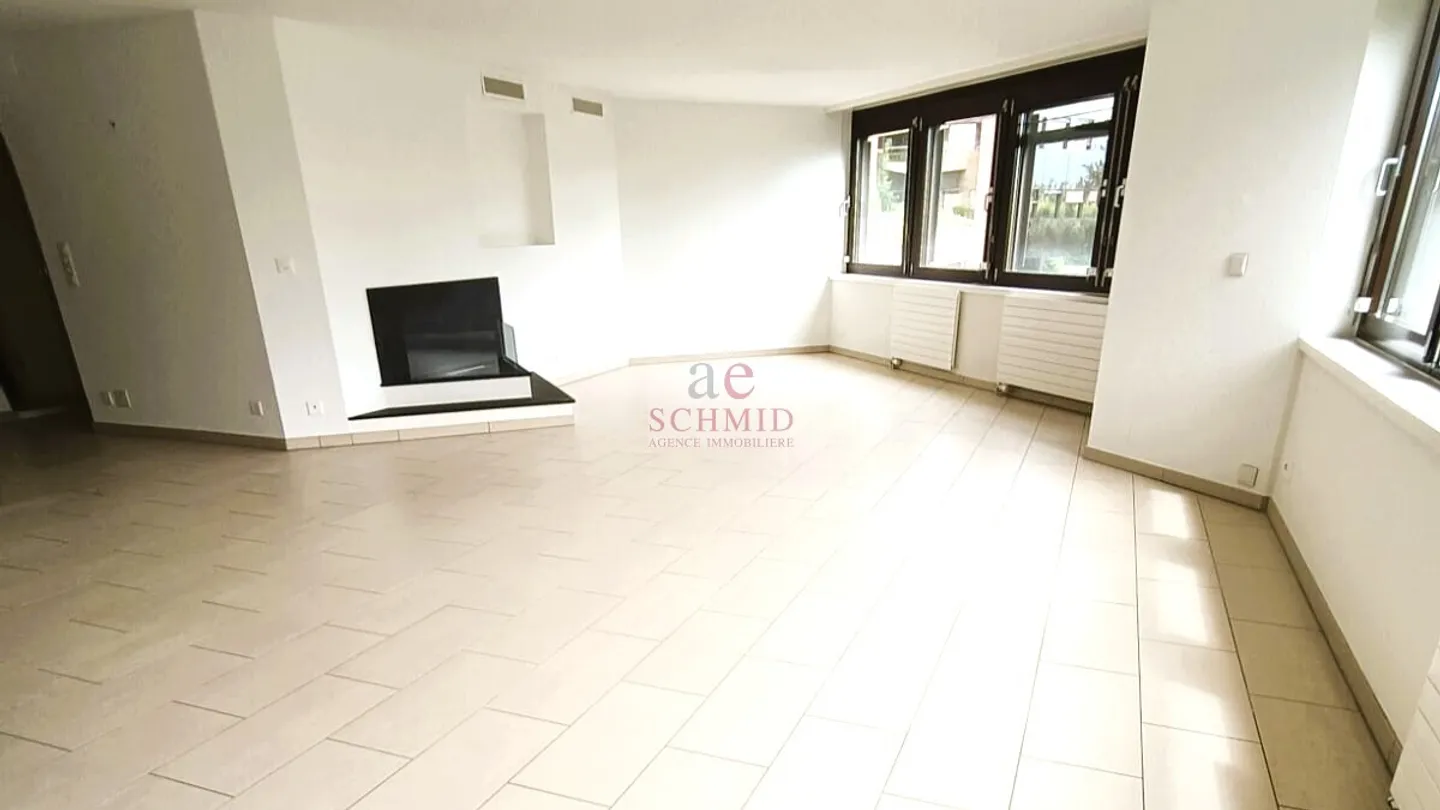 Magnifique Appartement avec Vue Lac - Photo 2 sur 11