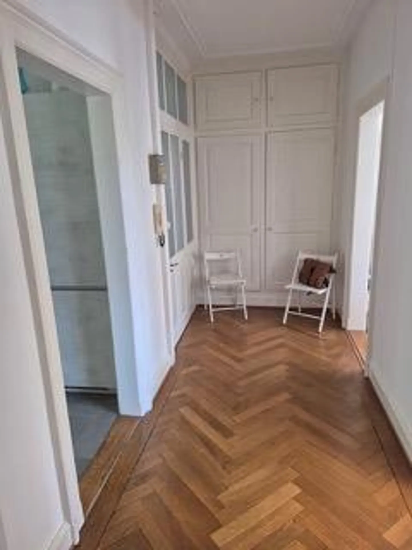 Bright and centrally located 3-room apartment on the 1st floor - Photo 2 of 6