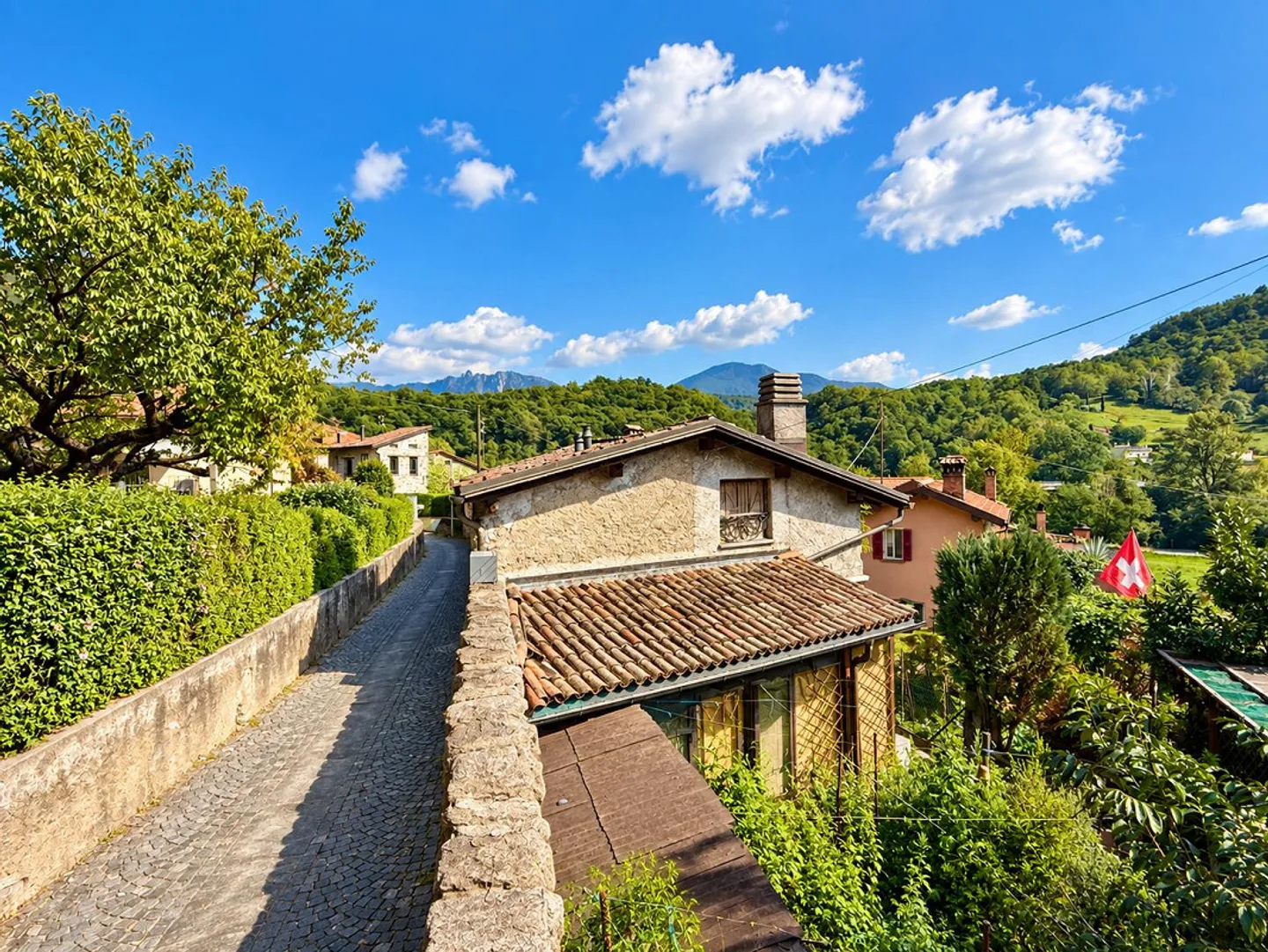 Maison rustique de 4 pièces à rénover - Photo 9 sur 10