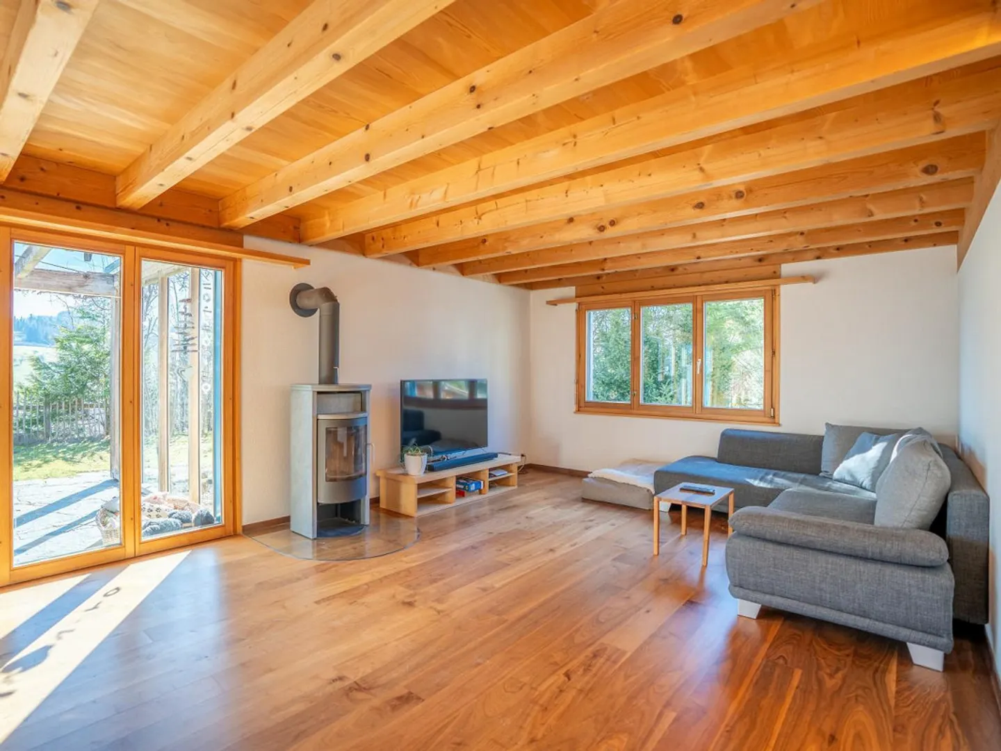 Sunny Residential Paradise with Large Natural Garden - Photo 2 of 7