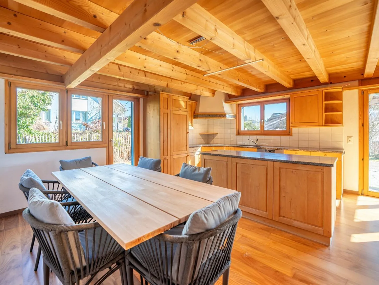 Sunny Residential Paradise with Large Natural Garden - Photo 3 of 7