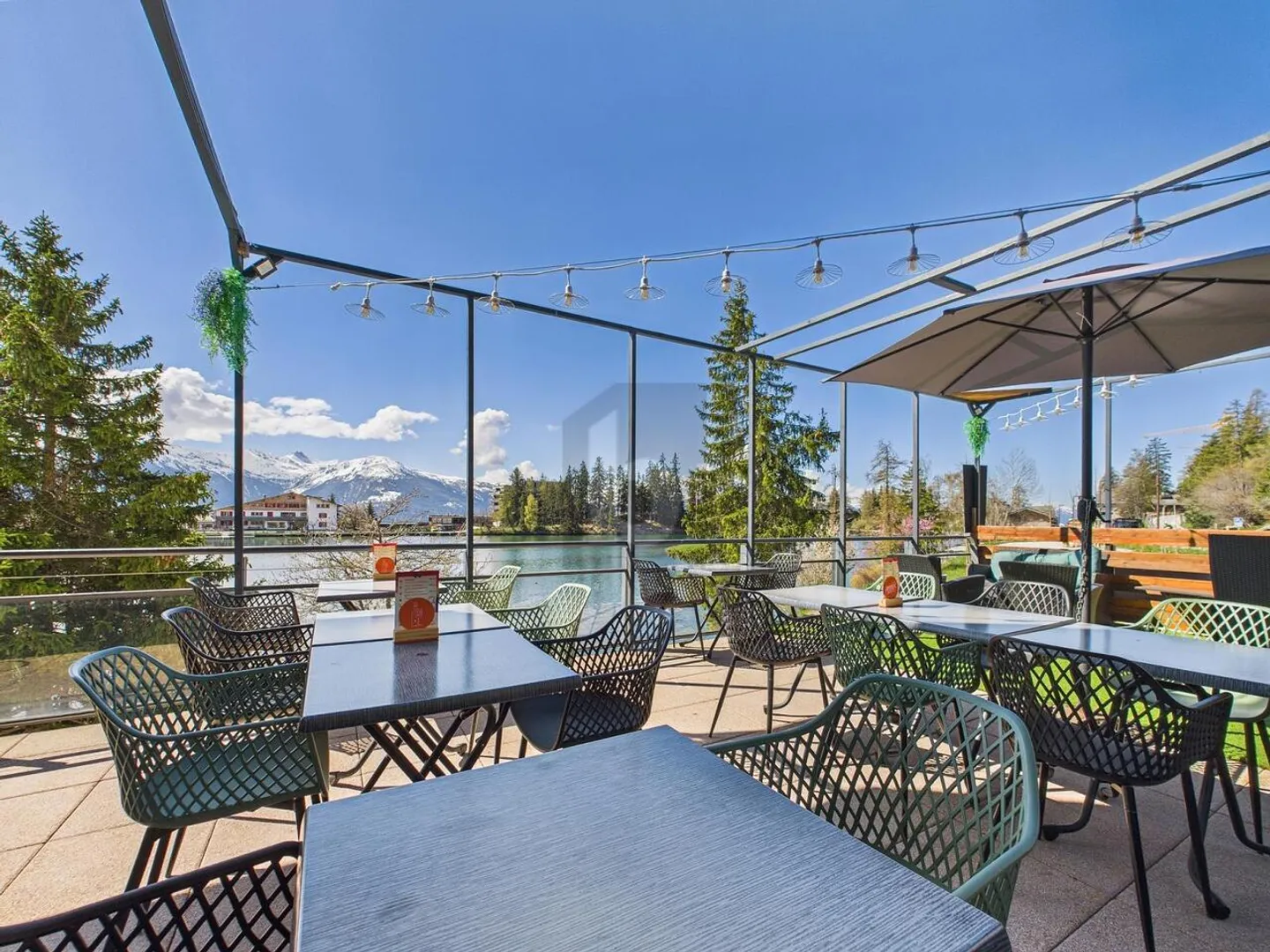 MAGNIFICENT, WITH DIRECT VIEW OF THE LAKE - Photo 1 of 6
