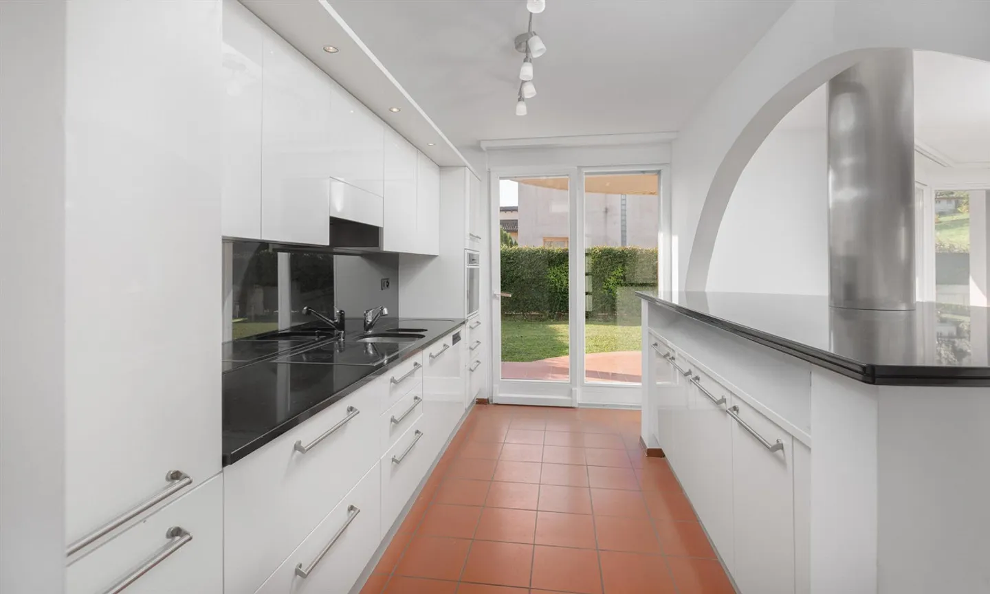 Einfamilienhaus mit 6.5 Zimmern und Garten in Bedano - Foto 2 von 12