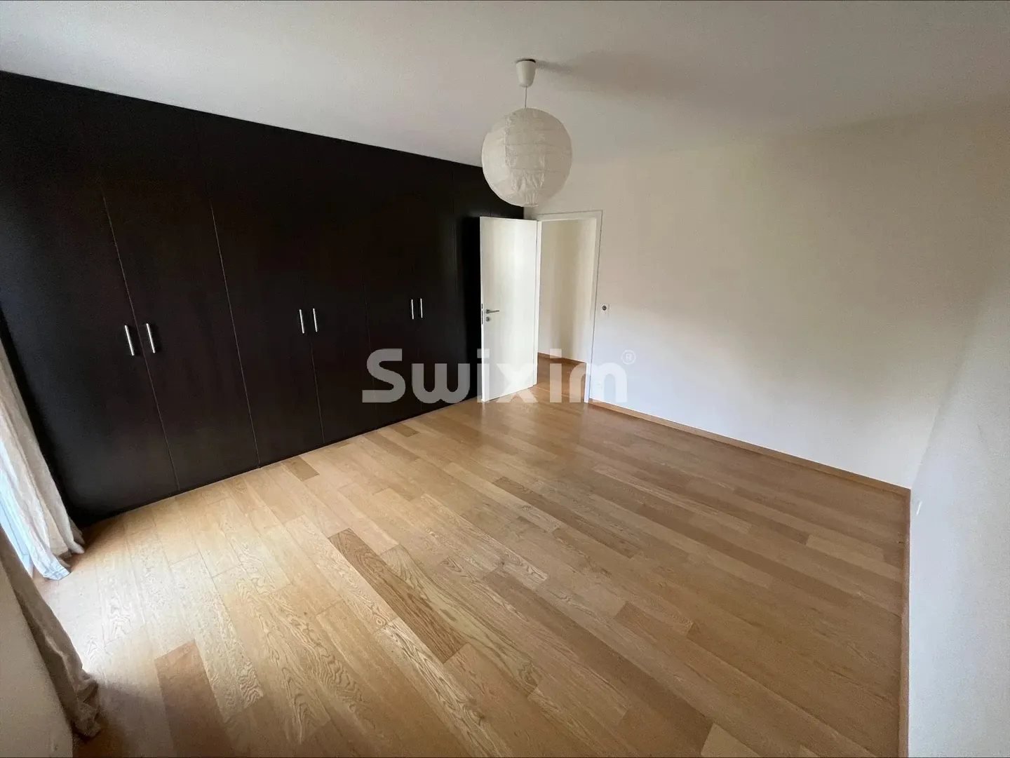 Modern Apartment with Lake View - Photo 4 of 8