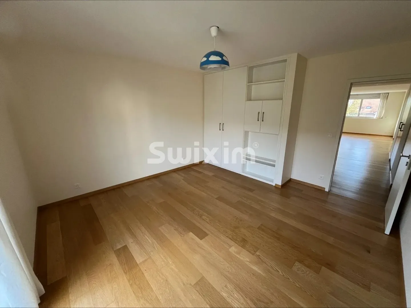 Modern Apartment with Lake View - Photo 5 of 8